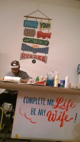 V-Mag - Love Circus Bash - Make your own sign