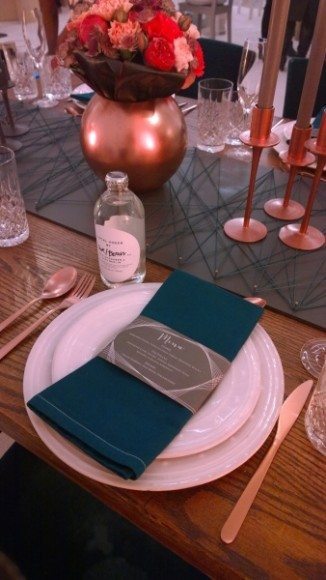 V-Mag - Love Circus Bash - Soho House Tafel in Kupfer und Petrol