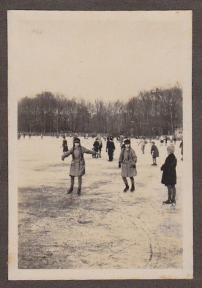 V-Mag Flaschenpost - Message in a bottle - Gudrun und Sieglinde Schlittschuh Karpfenteich