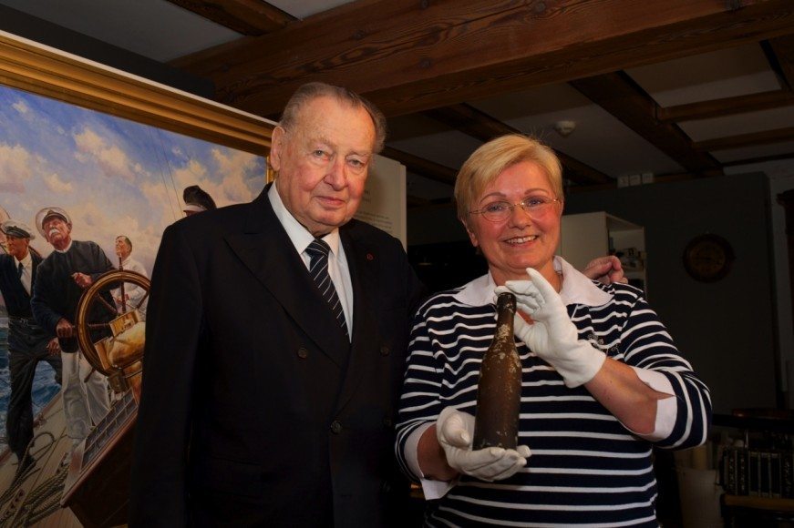 V-Mag - Flaschenpost - Message in a bottle - Prof. Tamm und Angela Erdmann