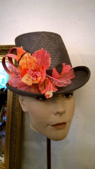 V-Mag - Glamour Sale - Feines Hutwerk Soraya Hein - Hut mit Garnitur