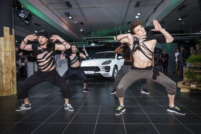 V-Mag - Porsche Zentrum Berlin Macan BerlinJohn 4 - Foto Ulf Bueschleb