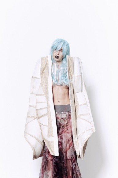 V-Mag - Thomas Hanisch - Look 2 Mantel - Foto Benjamin Max Pohle