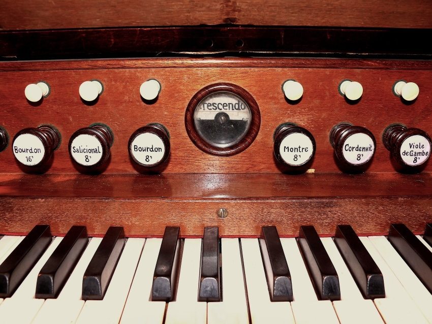 V-Mag - Public Viewing Emmaus Kirche Berlin - Foto Hans Baulig www.pixelio.de