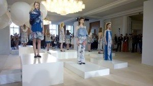 V-Mag - Vonschwanenfluegelpupke SS2016 -5- Kronprinzenpalais Mercedes Benz Fashion Week Juli 2015