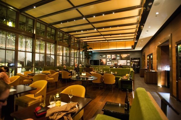 Verfuehrer - Das Beste aus Berlin - SRA BUA by Tim Raue - Der Speisesaal