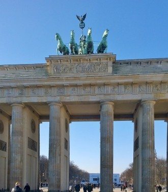 Verfuehrer - Berlin Fashion Week Januar 2016 Brandenburger Tor - Foto Stephanie Schneider
