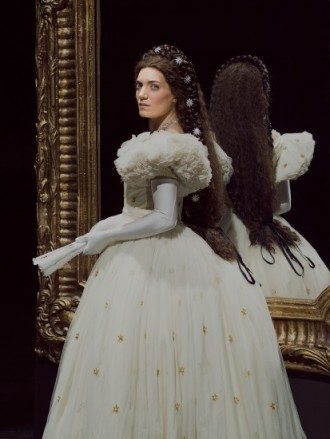 Roberta Valentini als Elisabeth in Darstellung des Bildes von Franz Xaver Winterhalter - Foto Labelle Juliane Bischoff